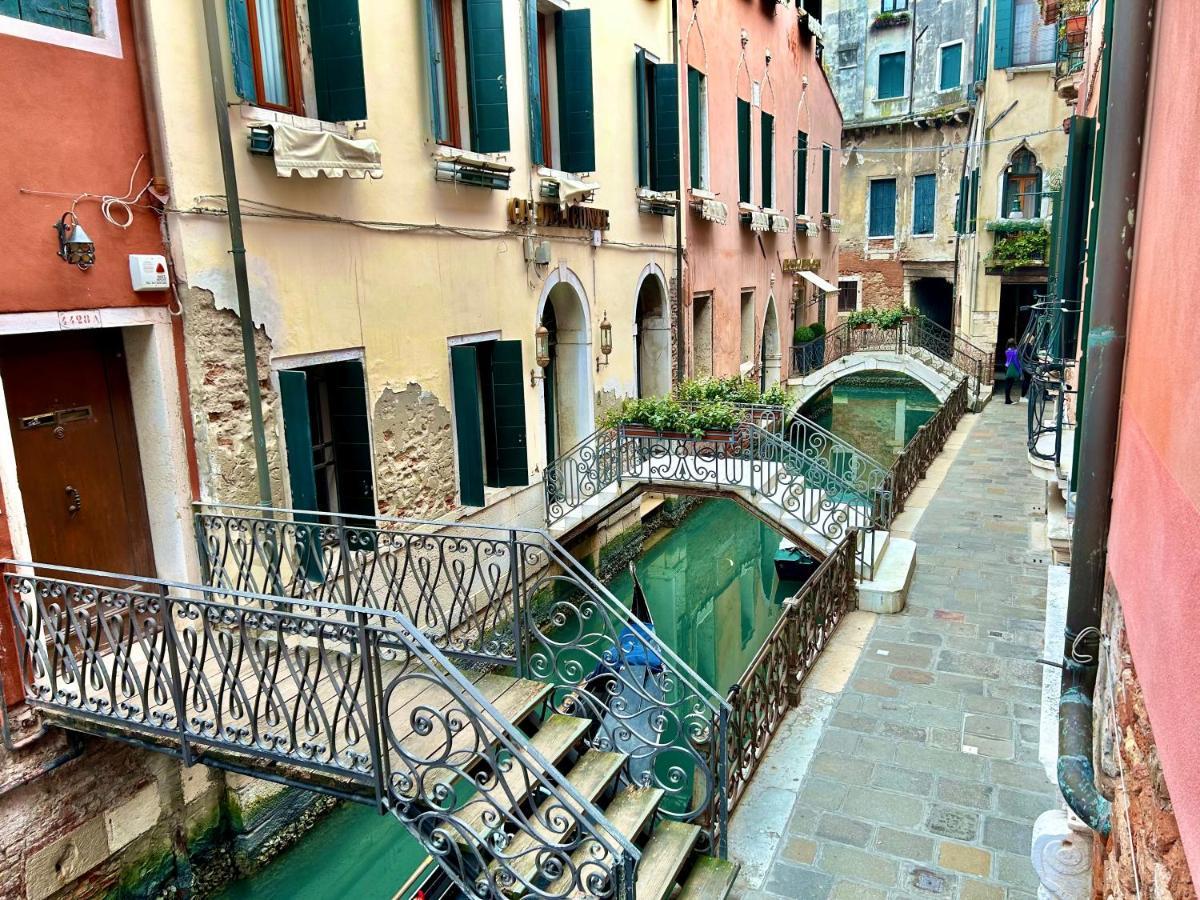 Central Flat Romantic Domus Remedio Venice Exterior photo