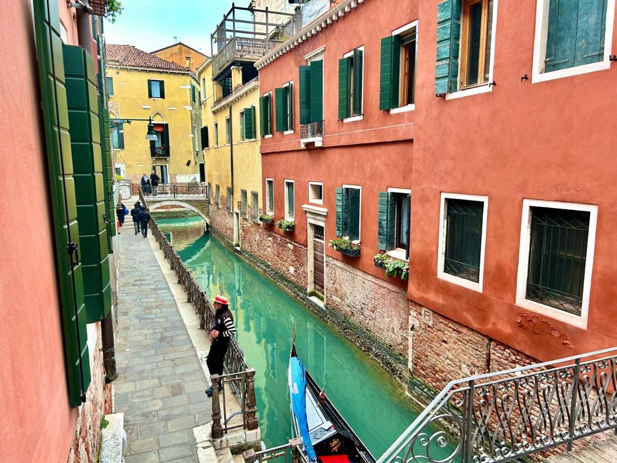 Central Flat Romantic Domus Remedio Venice Exterior photo